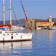 Il porto di Acciaroli e la Chiesa dell'Annunziata